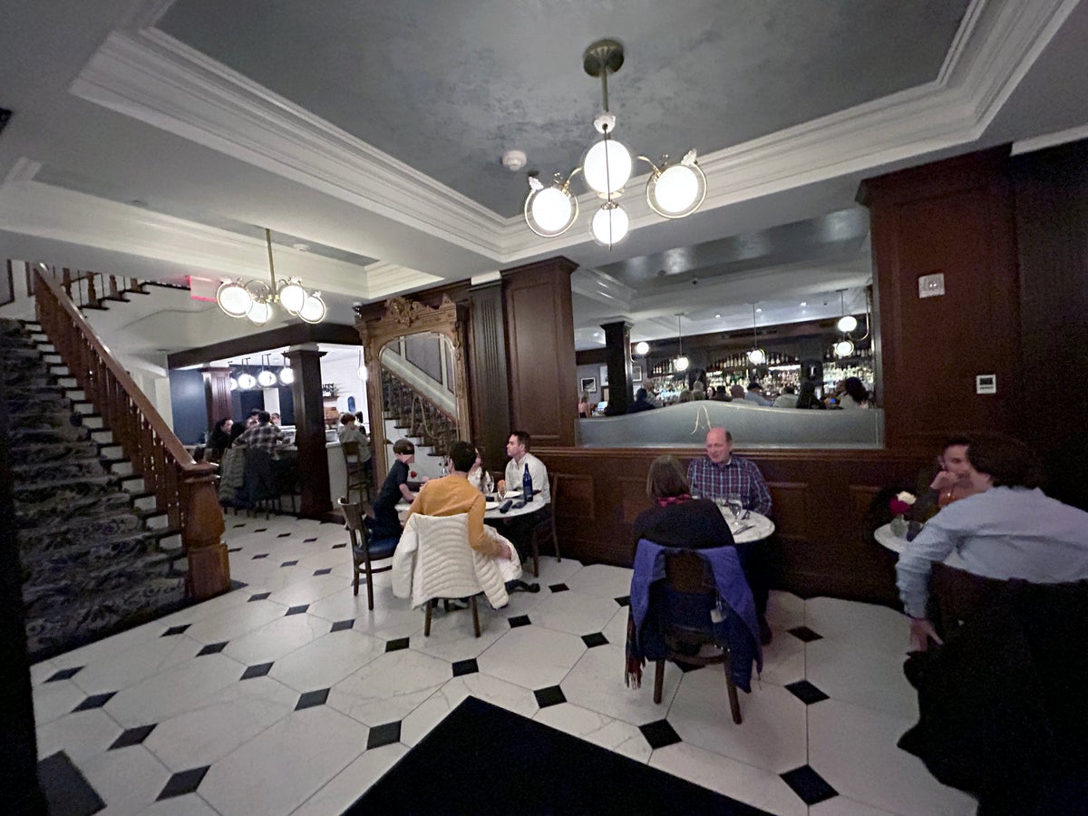 adelphi-saratoga-springs-morrisseys-lobby-restaurant-seating Adelphi Saratoga Springs Morrisseys lobby restaurant seating