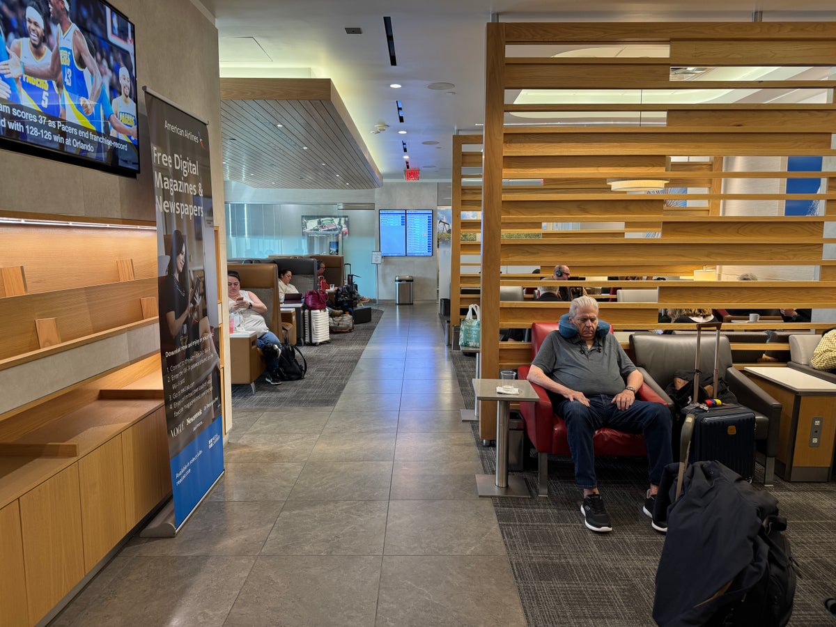 Admirals Club IAH entry seating Admirals Club IAH entry seating