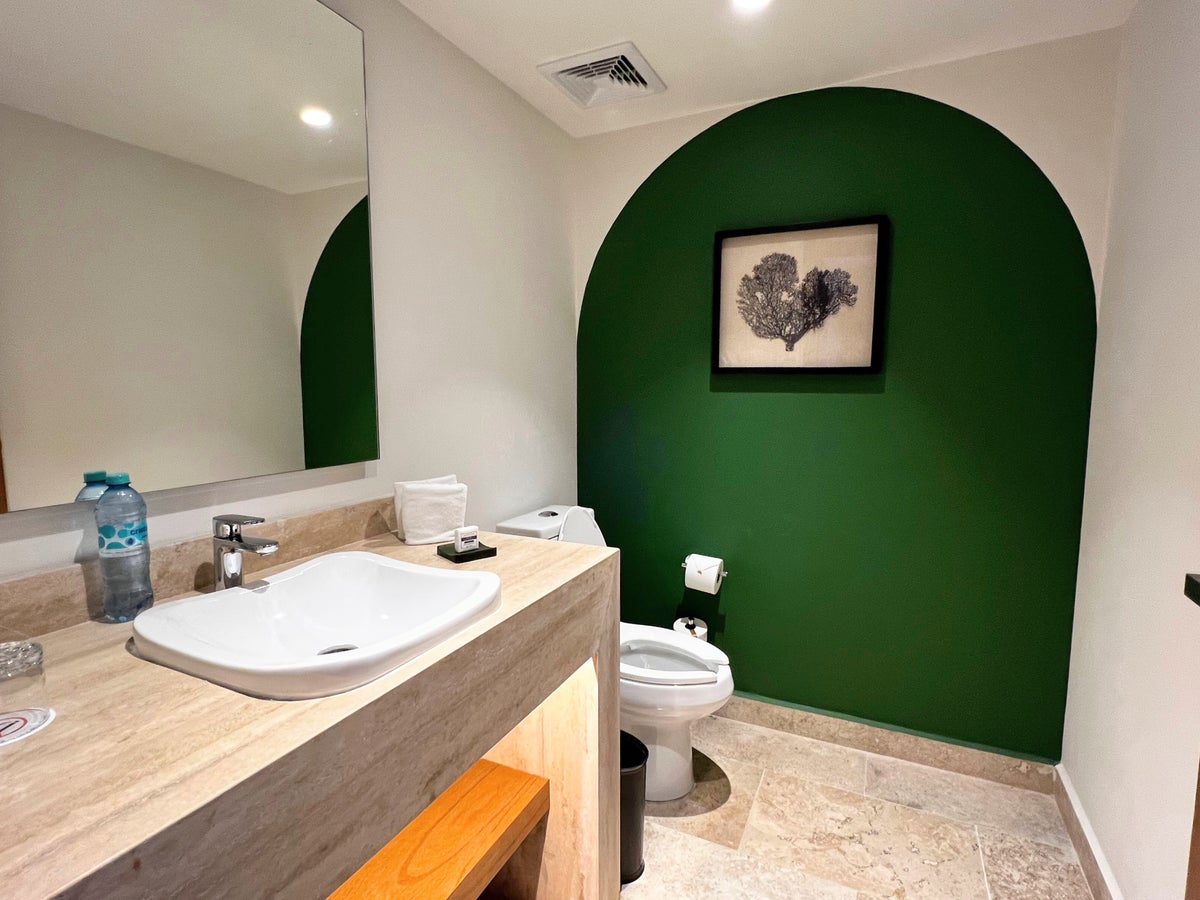 dreams-sapphire-clubs-villas-suite-half-bath Dreams Sapphire Clubs & Villas suite half bath