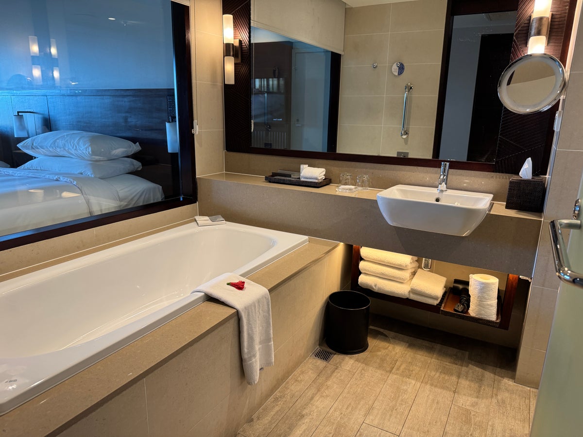 Fiji Marriott Resort Momi Bay double room sink