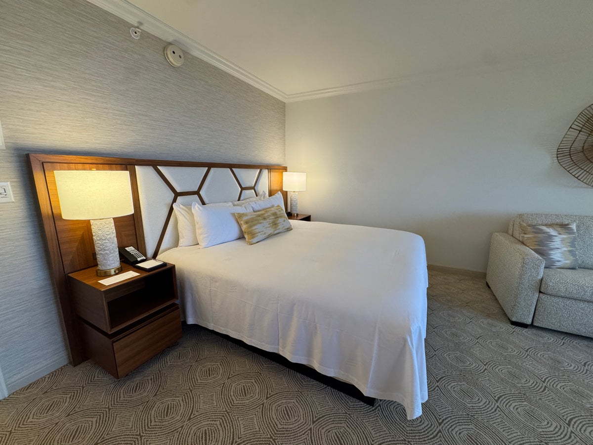 grand-wailea-renovated-king-room-with-bed Grand Wailea renovated king room with bed