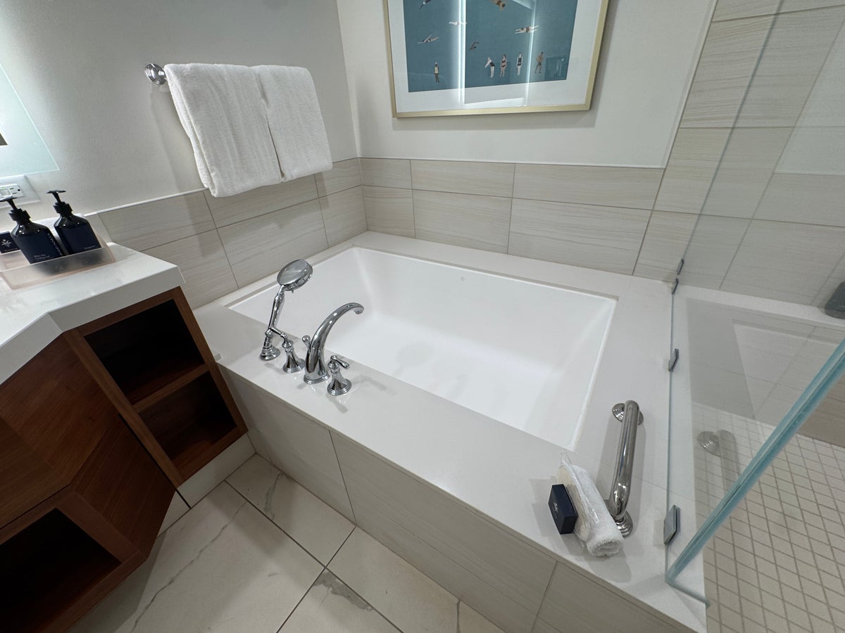 grand-wailea-room-bathtub Grand Wailea room bathtub