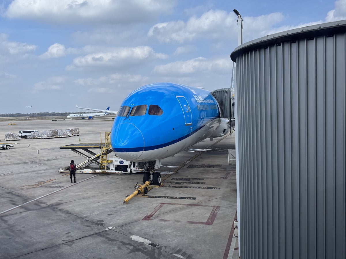 klm-787-10-economy-iah-ams-aircraft KLM 787 10 economy IAH AMS aircraft