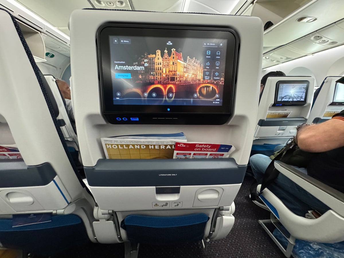 klm-787-10-economy-iah-ams-ife KLM 787 10 economy IAH AMS IFE