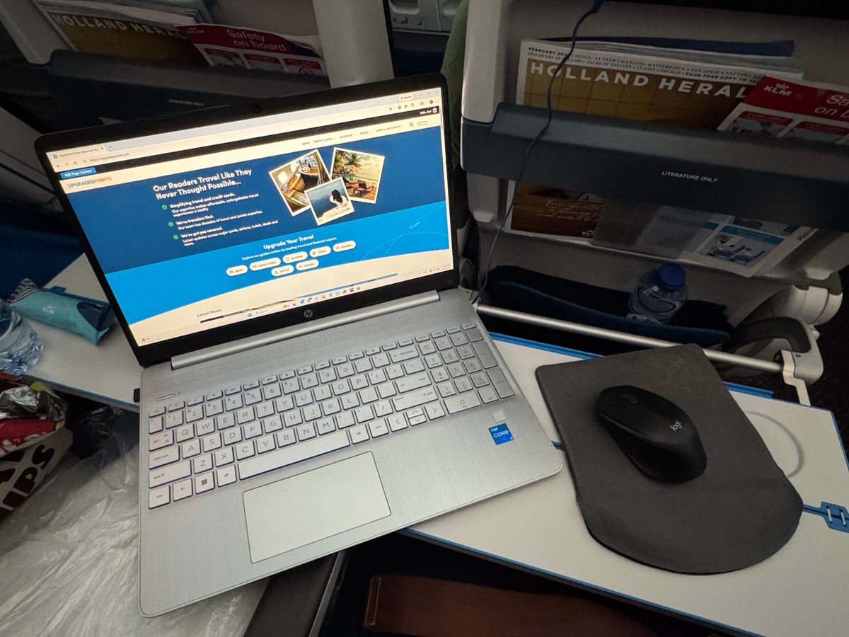 klm-787-10-economy-iah-ams-laptop-across-2-tray-tables KLM 787 10 economy IAH AMS laptop across 2 tray tables