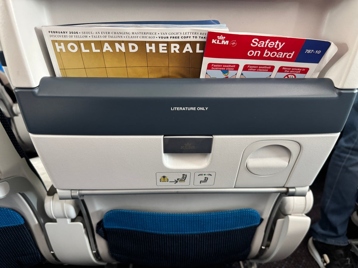 klm-787-10-economy-iah-ams-tray-closed KLM 787 10 economy IAH AMS tray closed
