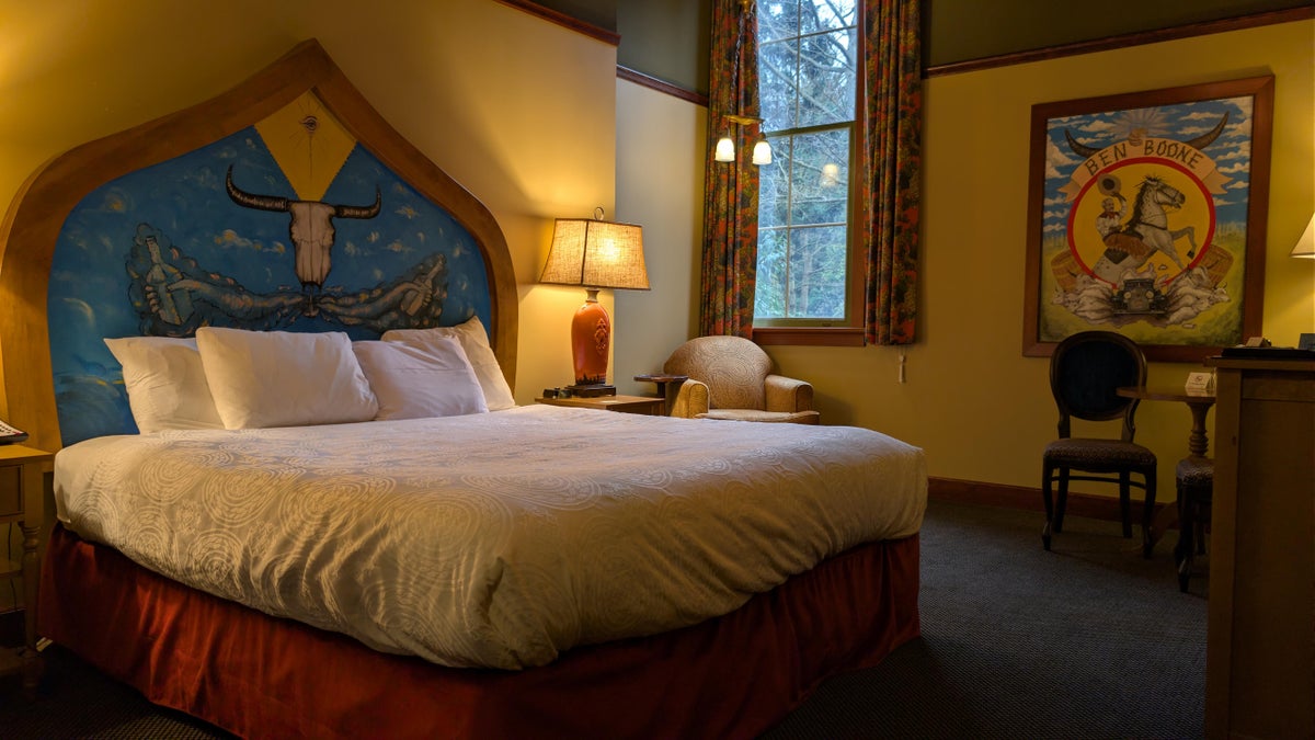 mcmenamins-anderson-school-hotel-guest-room-ben-boone McMenamins Anderson School Hotel guest room Ben Boone