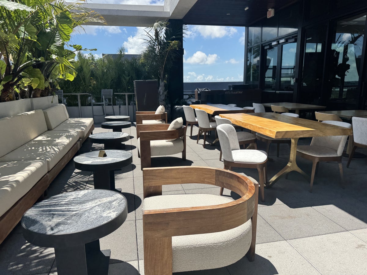 moxy-miami-wynwood-rooftop-bar-lounge-seating Moxy Miami Wynwood Rooftop Bar Lounge Seating