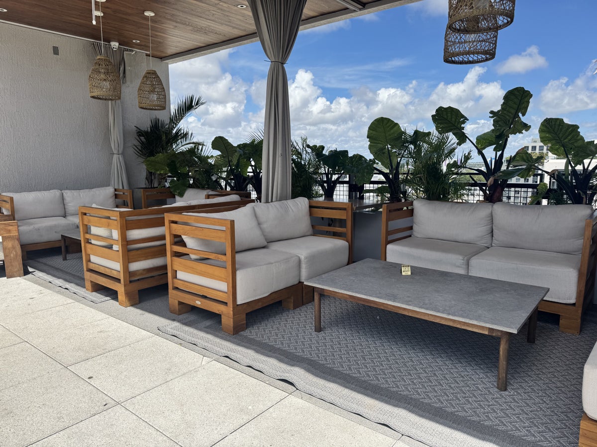 moxy-miami-wynwood-rooftop-lounge-seating Moxy Miami Wynwood Rooftop Lounge Seating