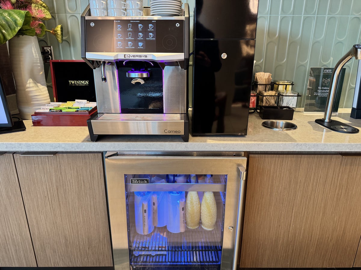 plaza-premium-first-dfw-coffee-machine Plaza Premium First DFW Coffee Machine