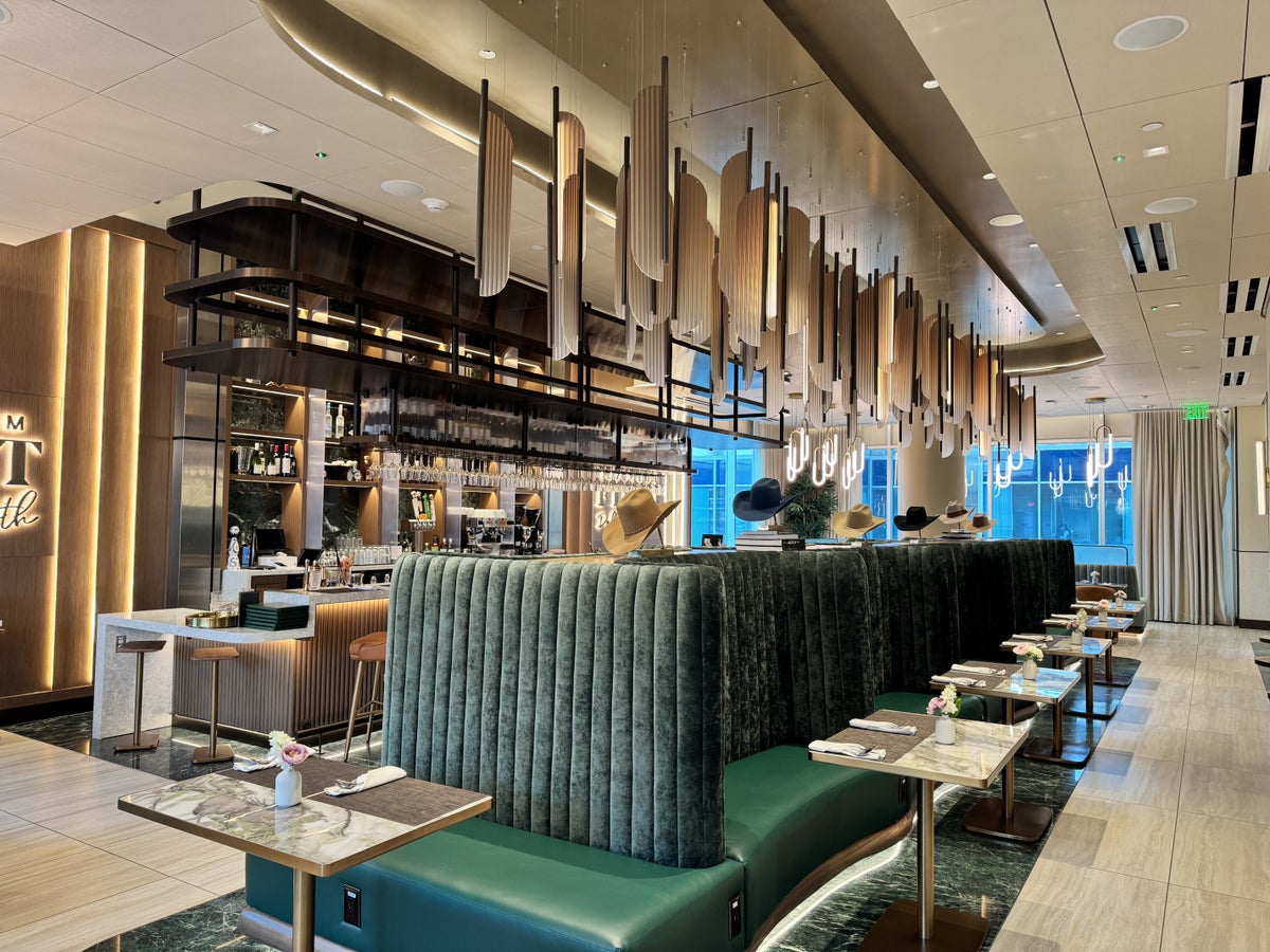 Plaza Premium First DFW Dining Room Bar View Plaza Premium First DFW Dining Room Bar View