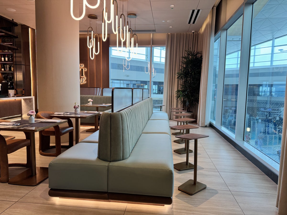 plaza-premium-first-dfw-lounge-seating Plaza Premium First DFW Lounge Seating