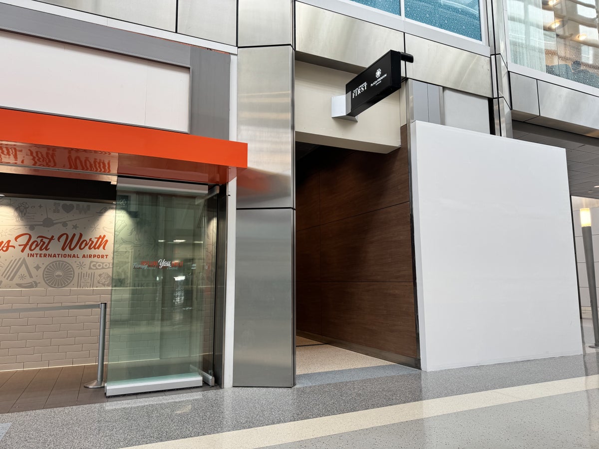 Plaza Premium First DFW Restaurant Entrance Plaza Premium First DFW Restaurant Entrance