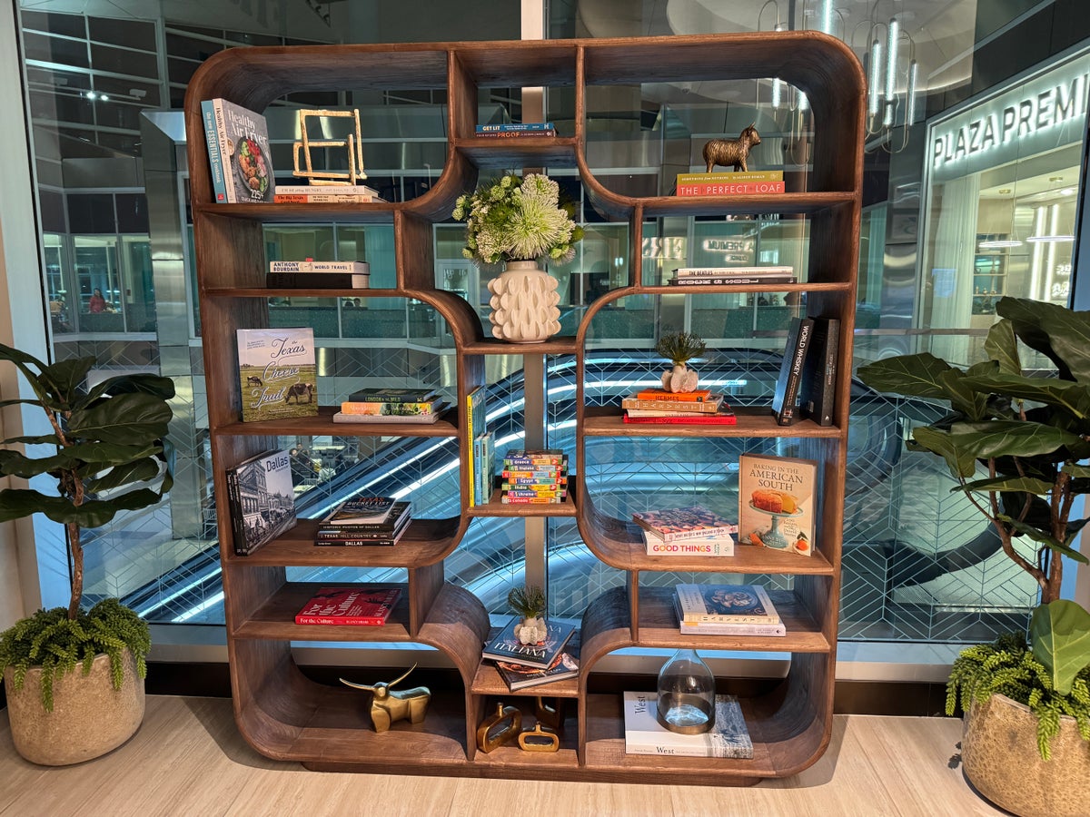 Plaza Premium Lounge DFW bookshelf