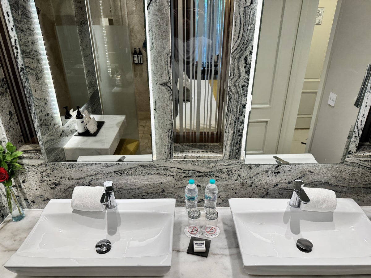secrets-royal-beach-punta-cana-preferred-club-junior-suite-swim-up-bathroom-sinks Secrets Royal Beach Punta Cana Preferred Club Junior Suite Swim Up Bathroom Sinks