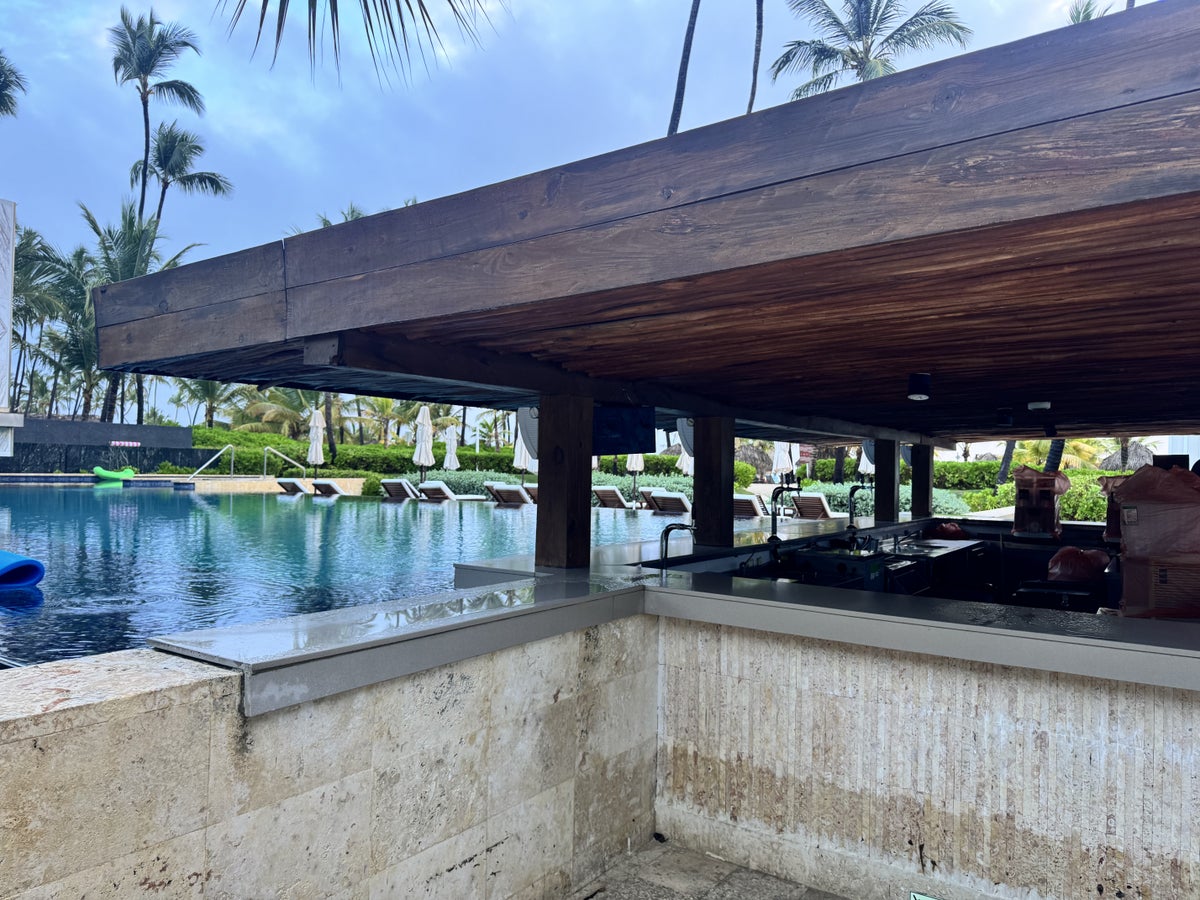 Secrets Royal Beach Punta Cana Preferred Pool Swim Up Bar Secrets Royal Beach Punta Cana Preferred Pool Swim Up Bar