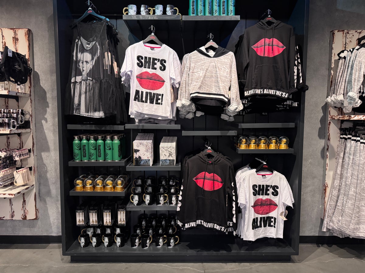 universal-horror-unleashed-las-vegas-bride-of-frankenstein-retail Universal Horror Unleashed Las Vegas Bride of Frankenstein retail