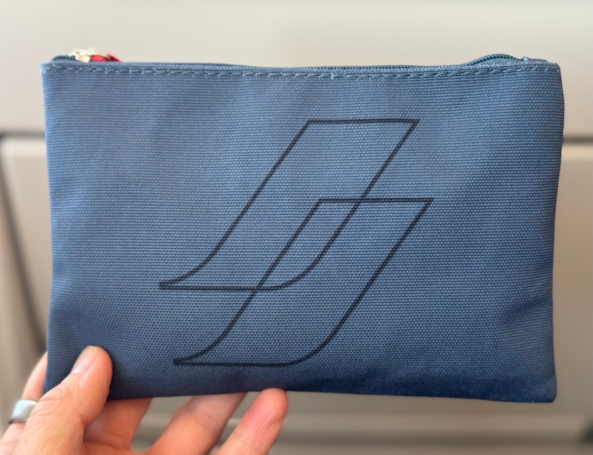 Air France Boeing 789 premium economy amenity kit