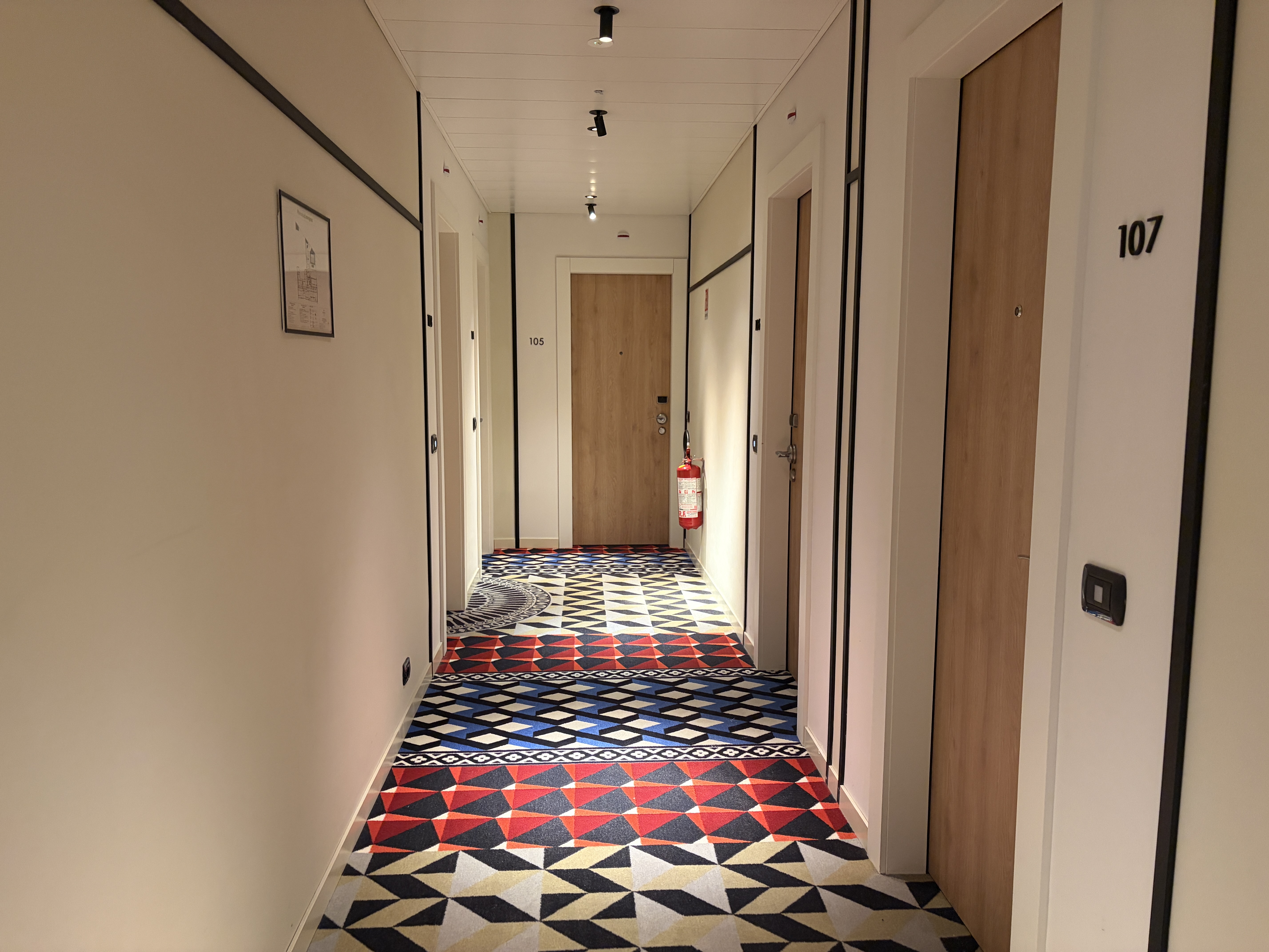 hotel-indigo-florence-carpet-pizzazz Hotel Indigo Florence carpet pizzazz