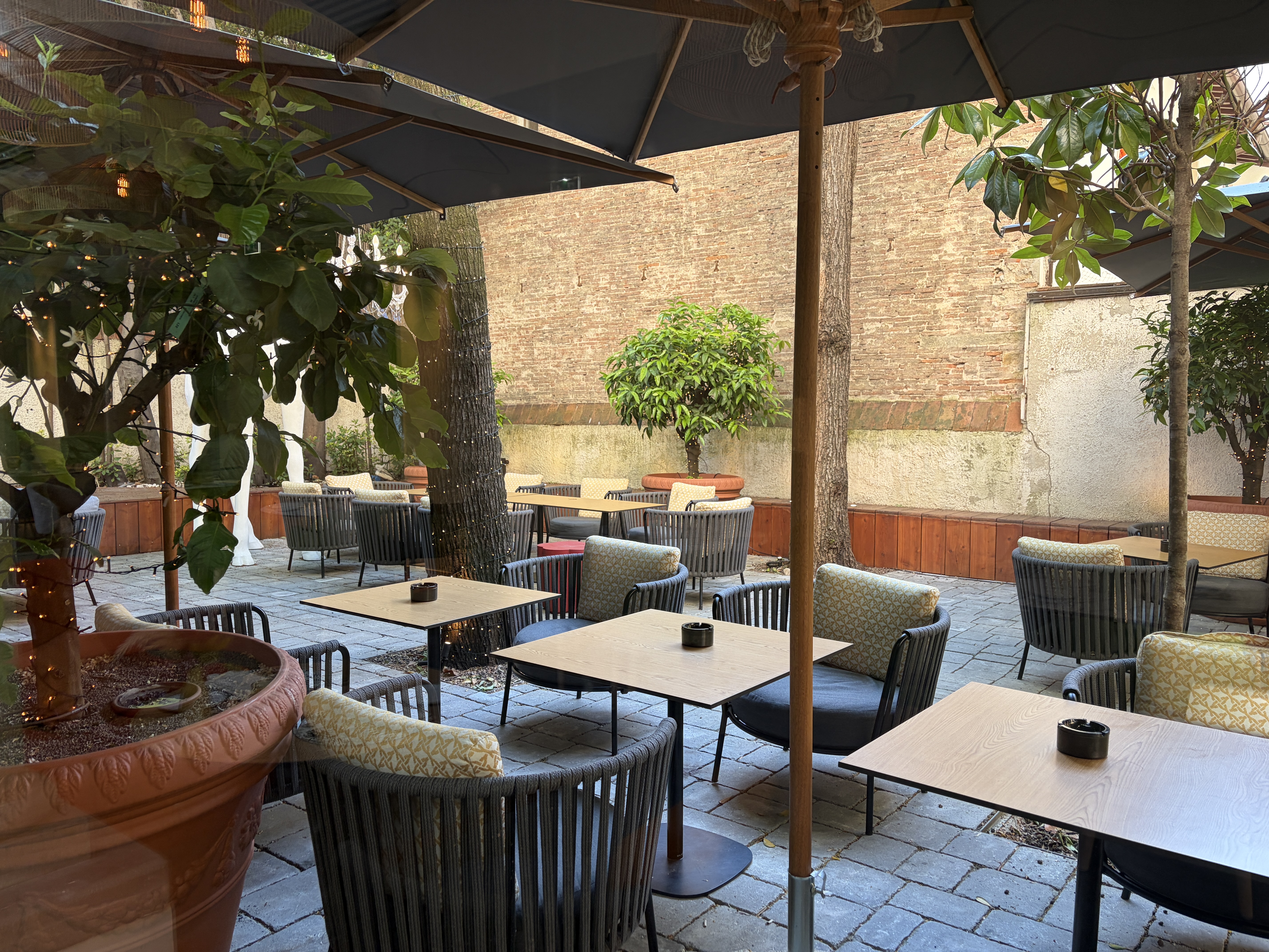 hotel-indigo-florence-outdoor-seating Hotel Indigo Florence Outdoor Seating