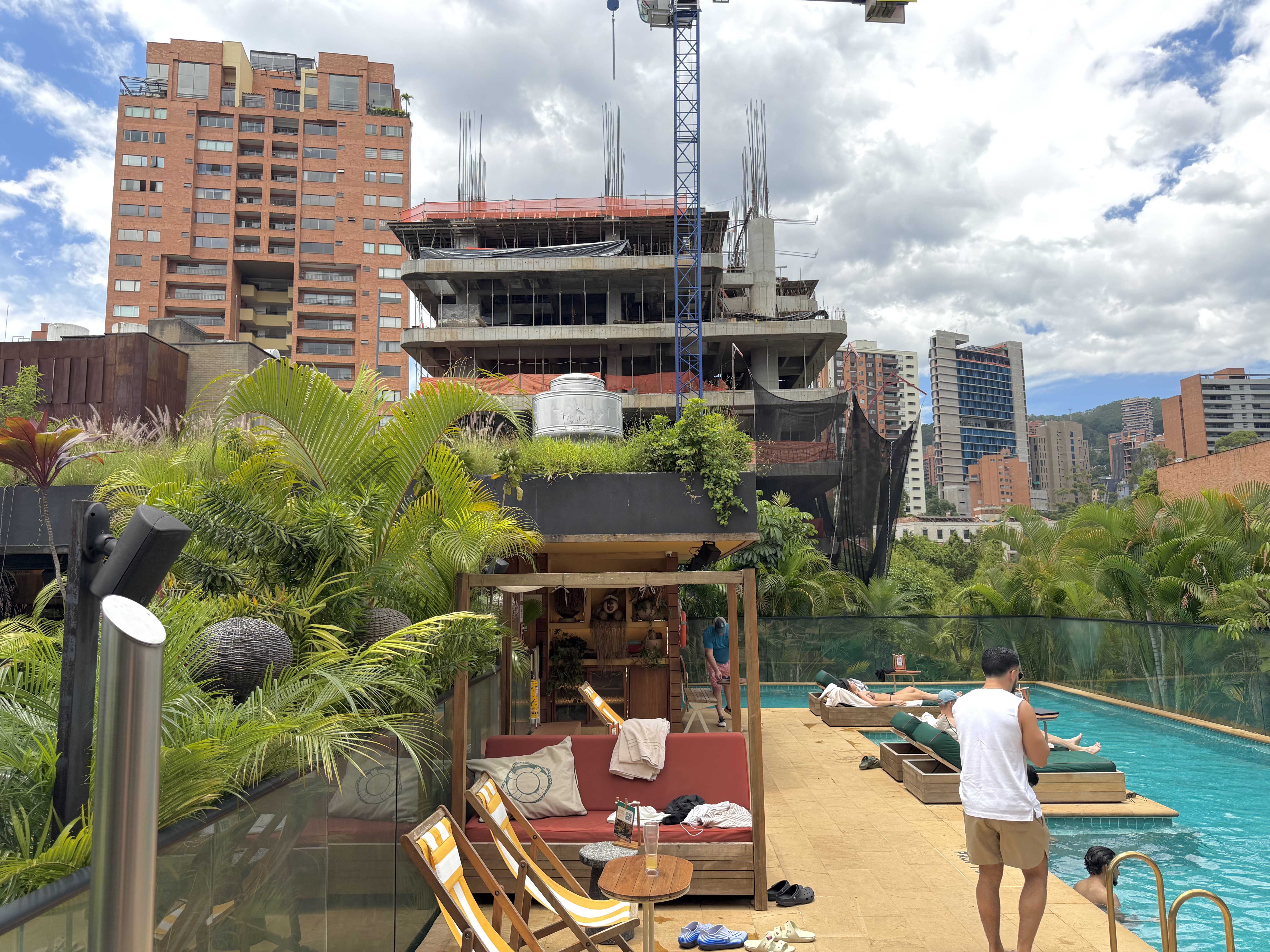 hyatt-click-clack-medellin-rooftop-pool-and-construction Hyatt Click Clack Medellin rooftop pool and construction