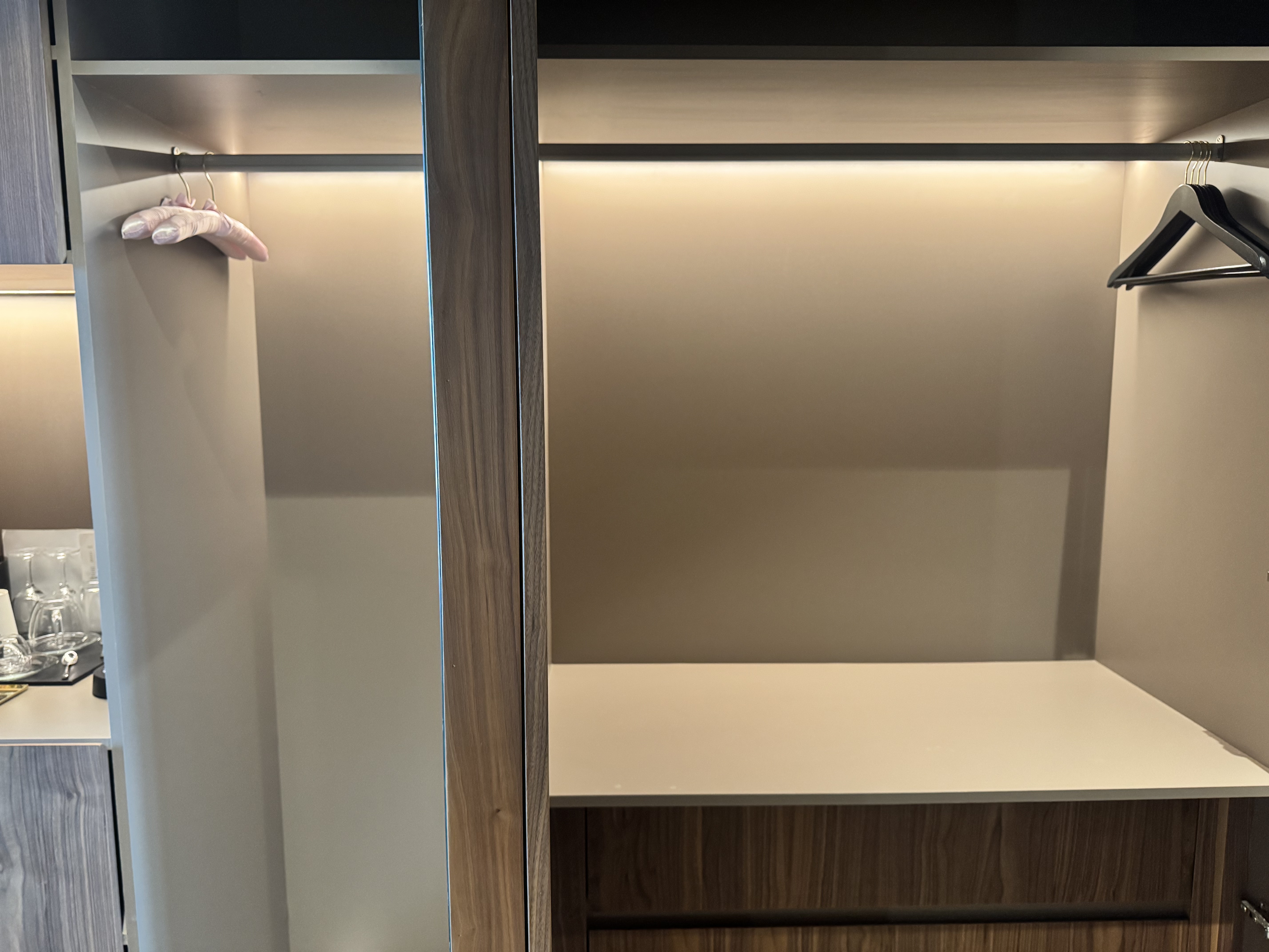 intercontinental-presidente-monterrey-closet InterContinental Presidente Monterrey Closet