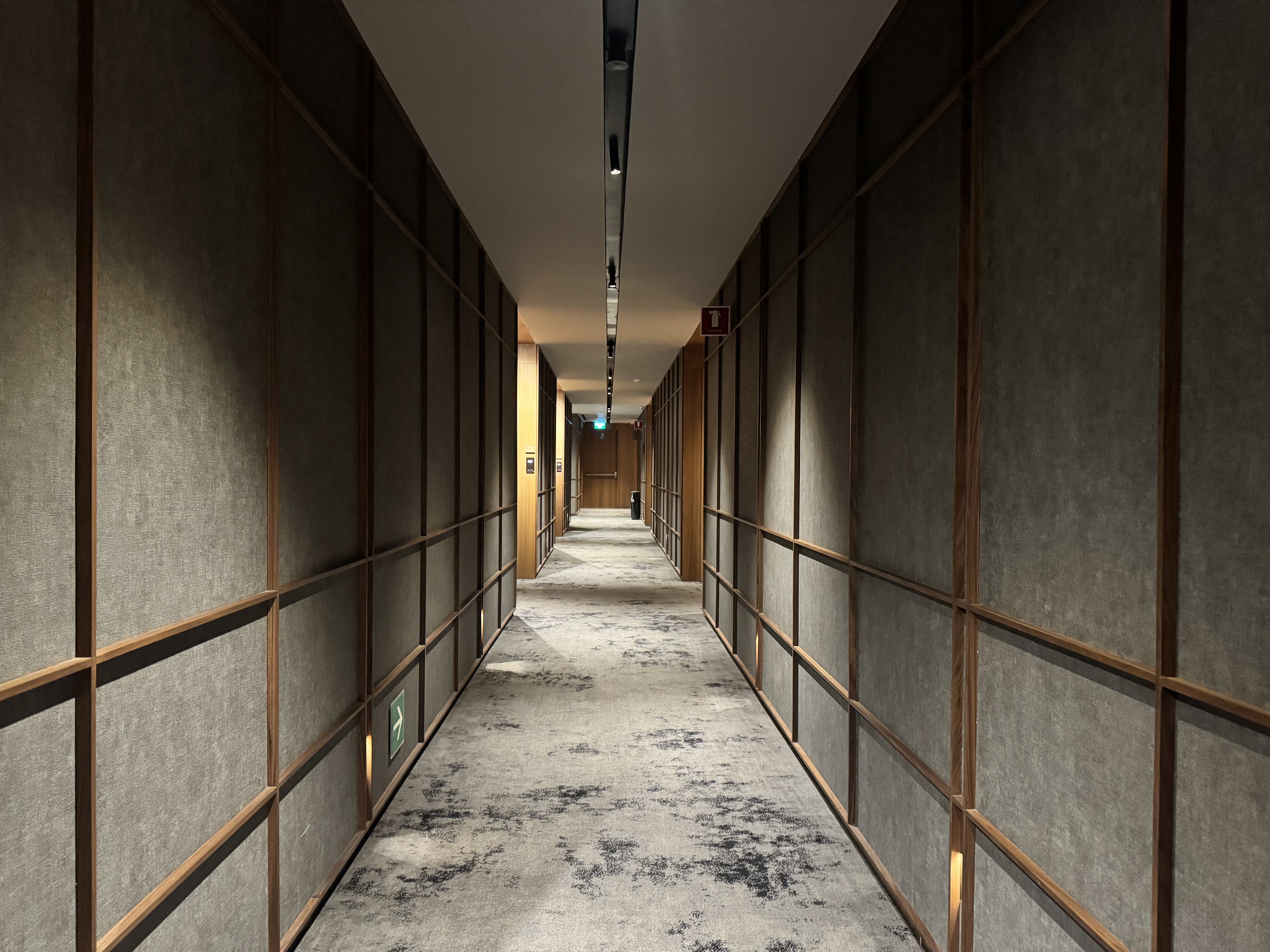 intercontinental-presidente-monterrey-guest-floor-hall InterContinental Presidente Monterrey Guest Floor Hall