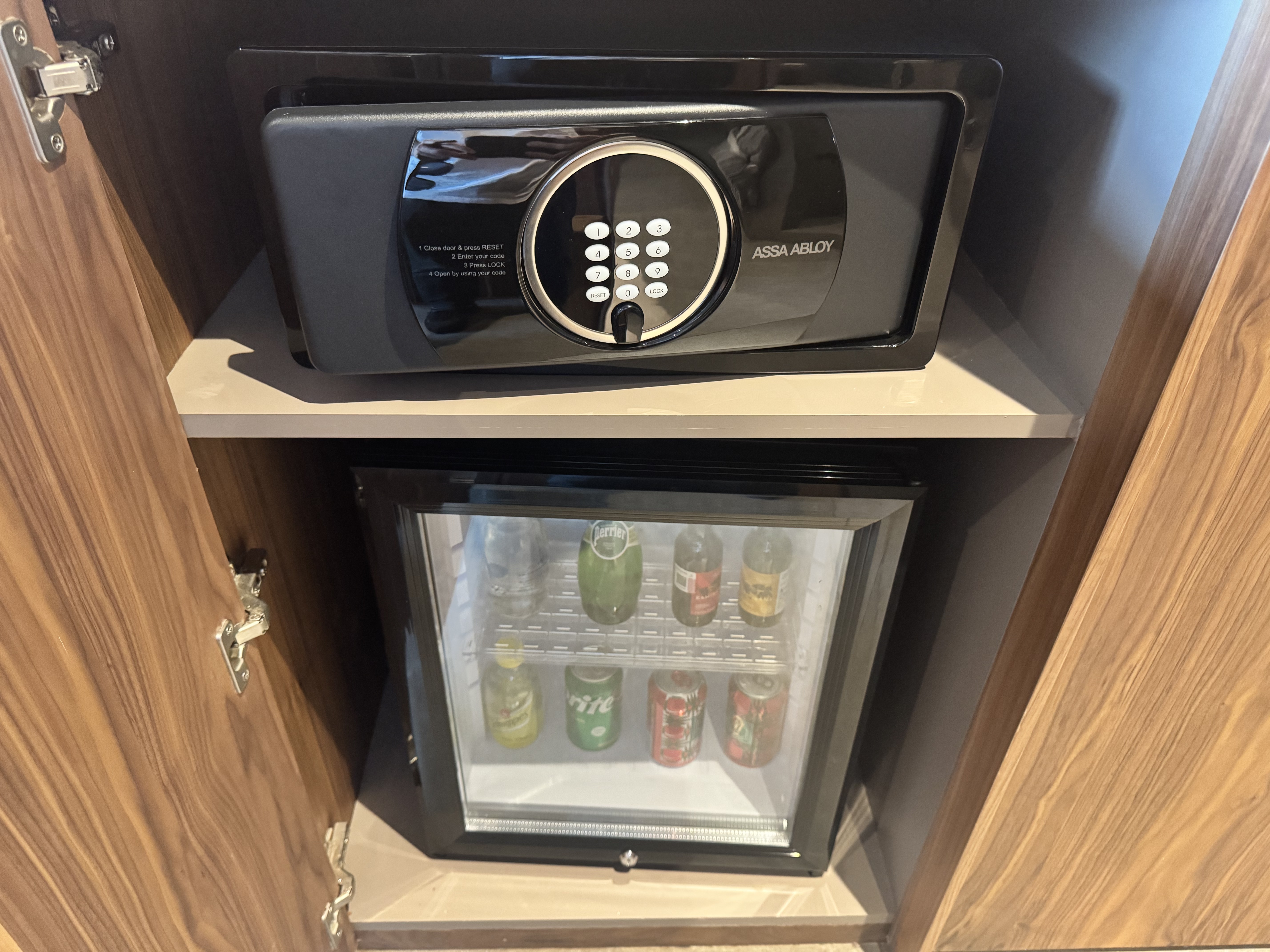 intercontinental-presidente-monterrey-room-safe-and-minibar InterContinental Presidente Monterrey Room Safe and Minibar