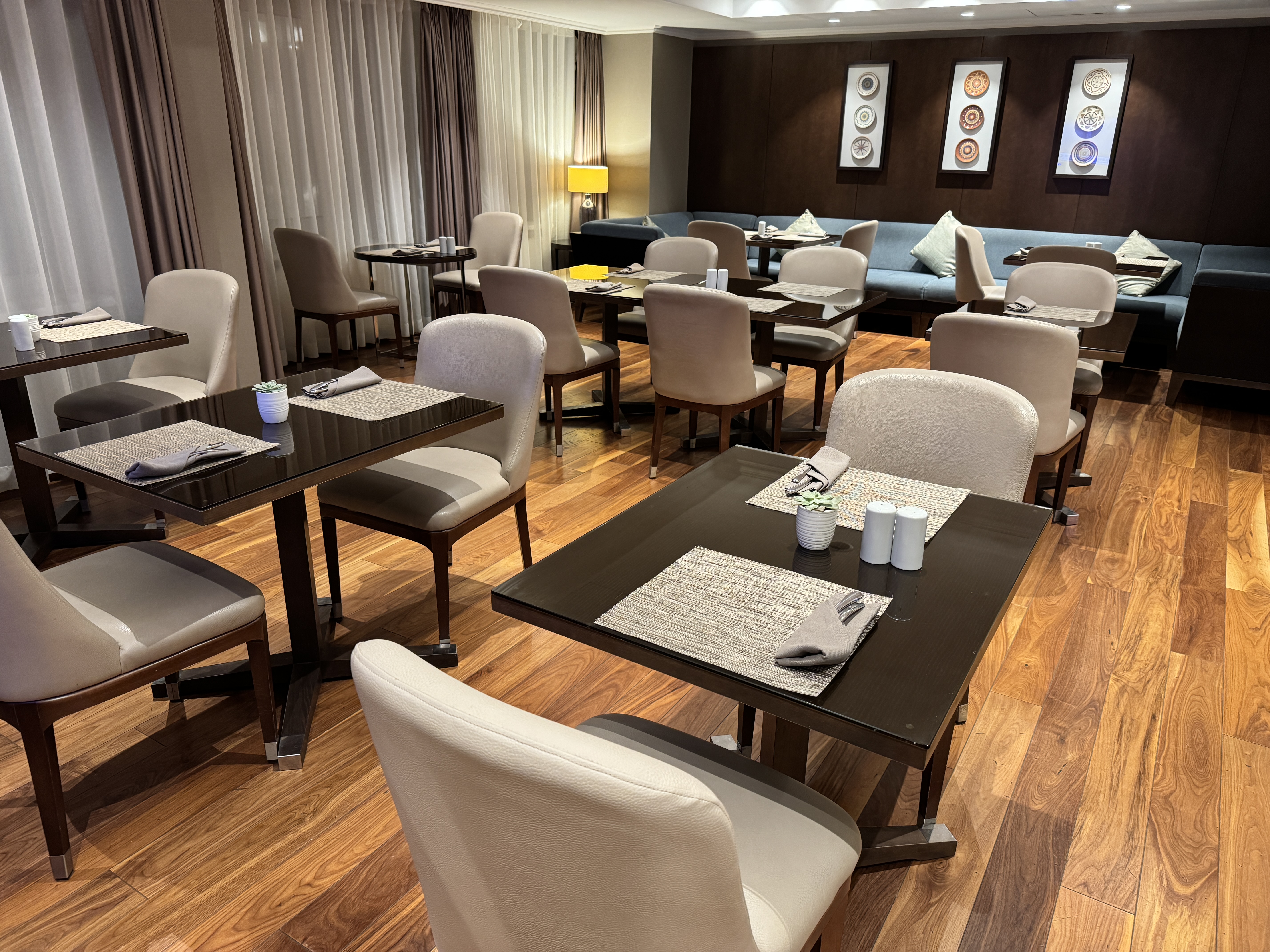 JW Marriott Bucharest Grand Hotel Executive Lounge dining seating JW Marriott Bucharest Grand Hotel Executive Lounge dining seating