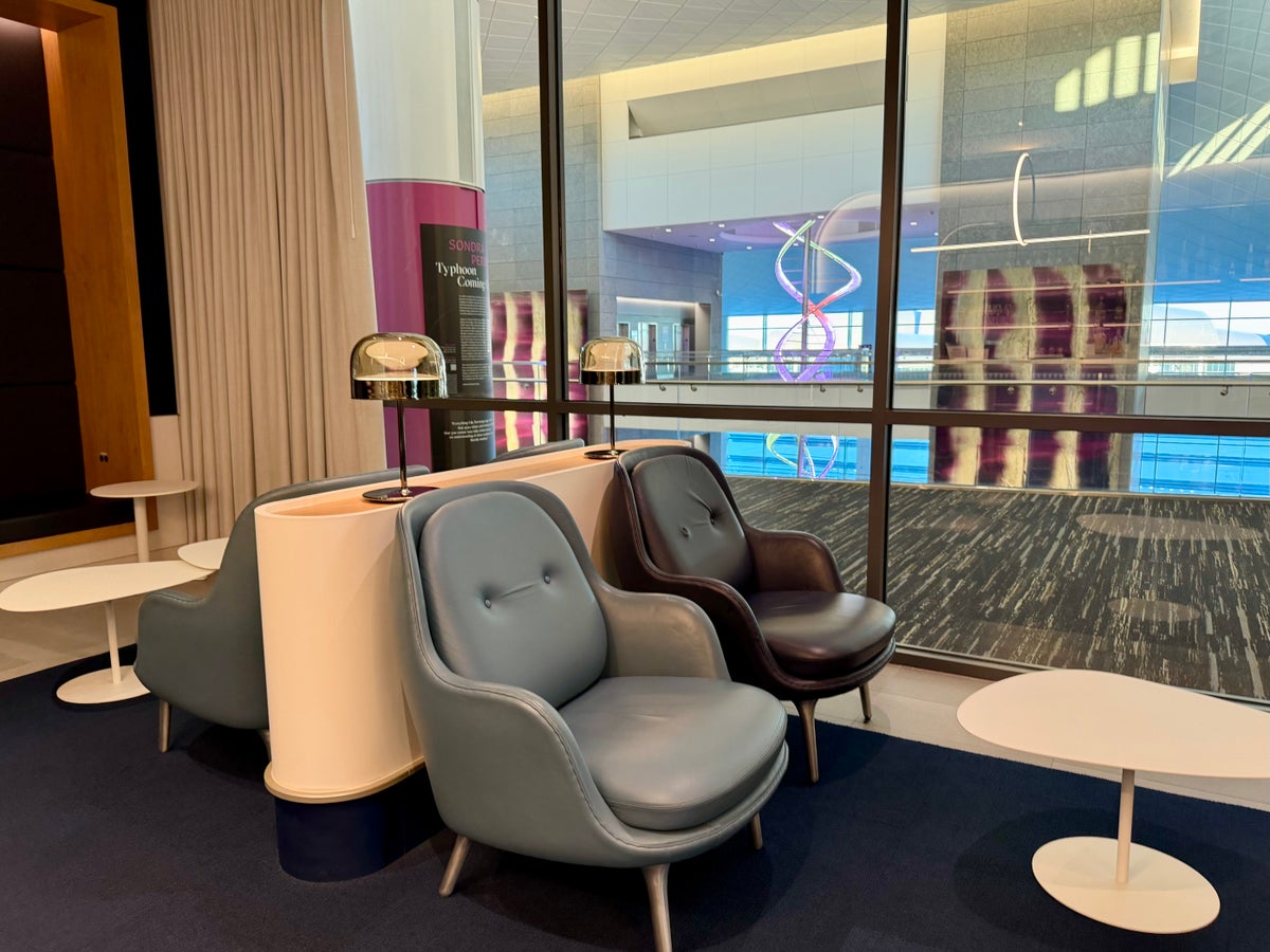 LAX Air France Lounge bar seating