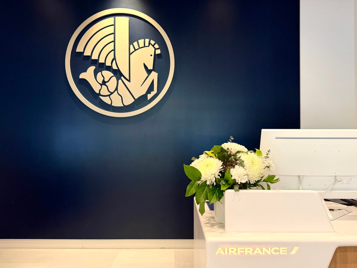 LAX Air France Lounge details
