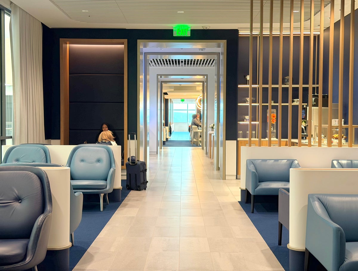 LAX Air France Lounge seating
