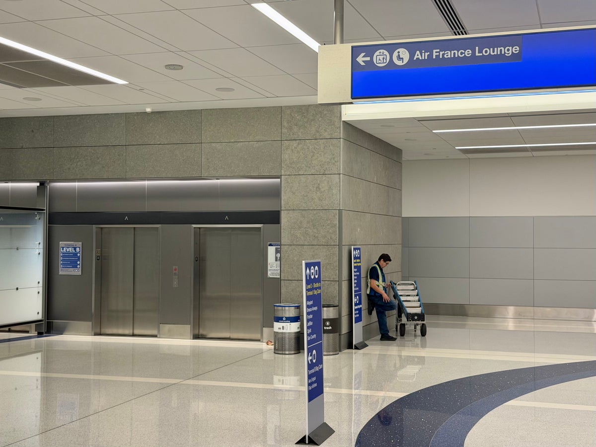 LAX Air France Lounge signage