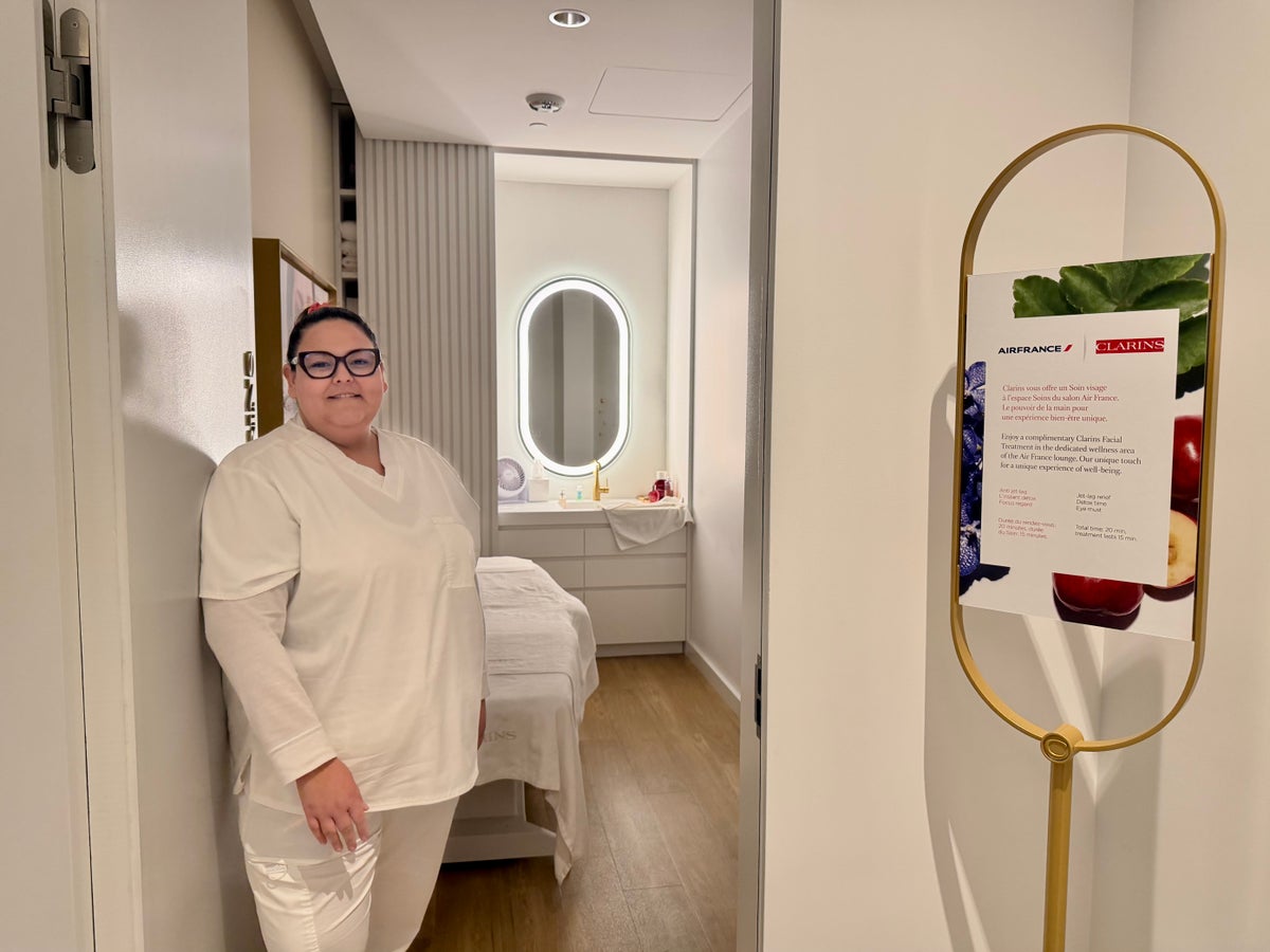 LAX Air France Lounge spa technician