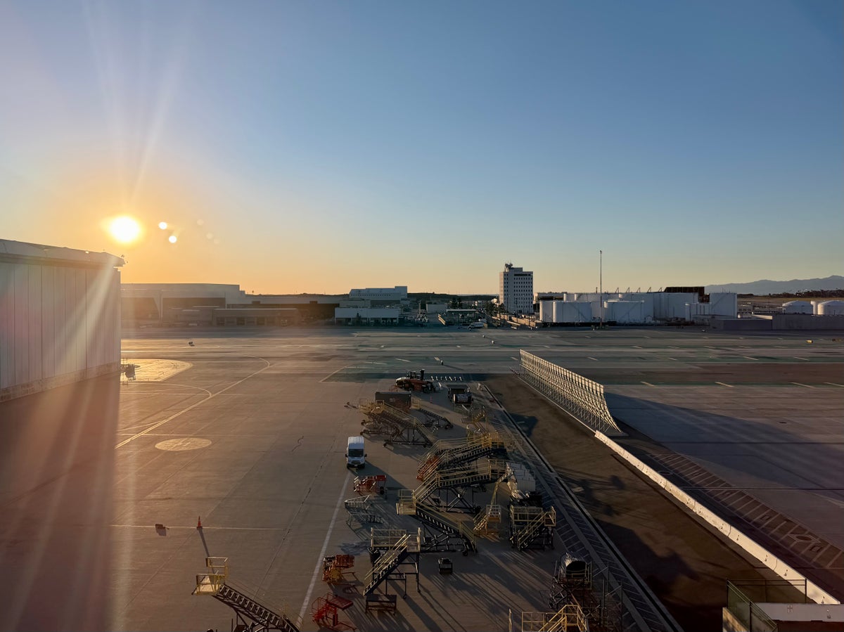 LAX Air France Lounge view