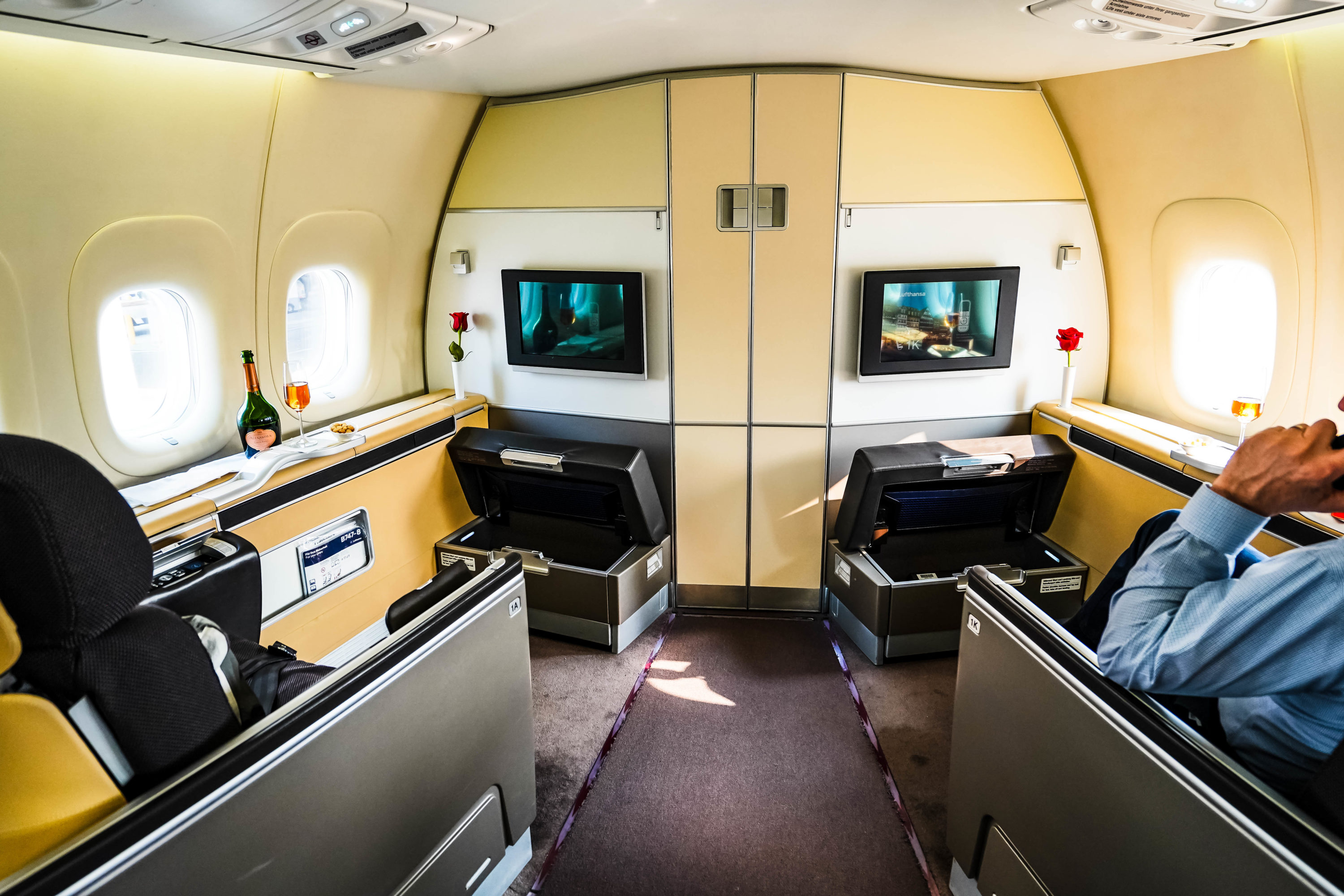 Lufthansa_B747-8_First_Class_Seat_1A_1K_Cherag_Dubash Lufthansa B747-8 First Class Seat 1A and 1K