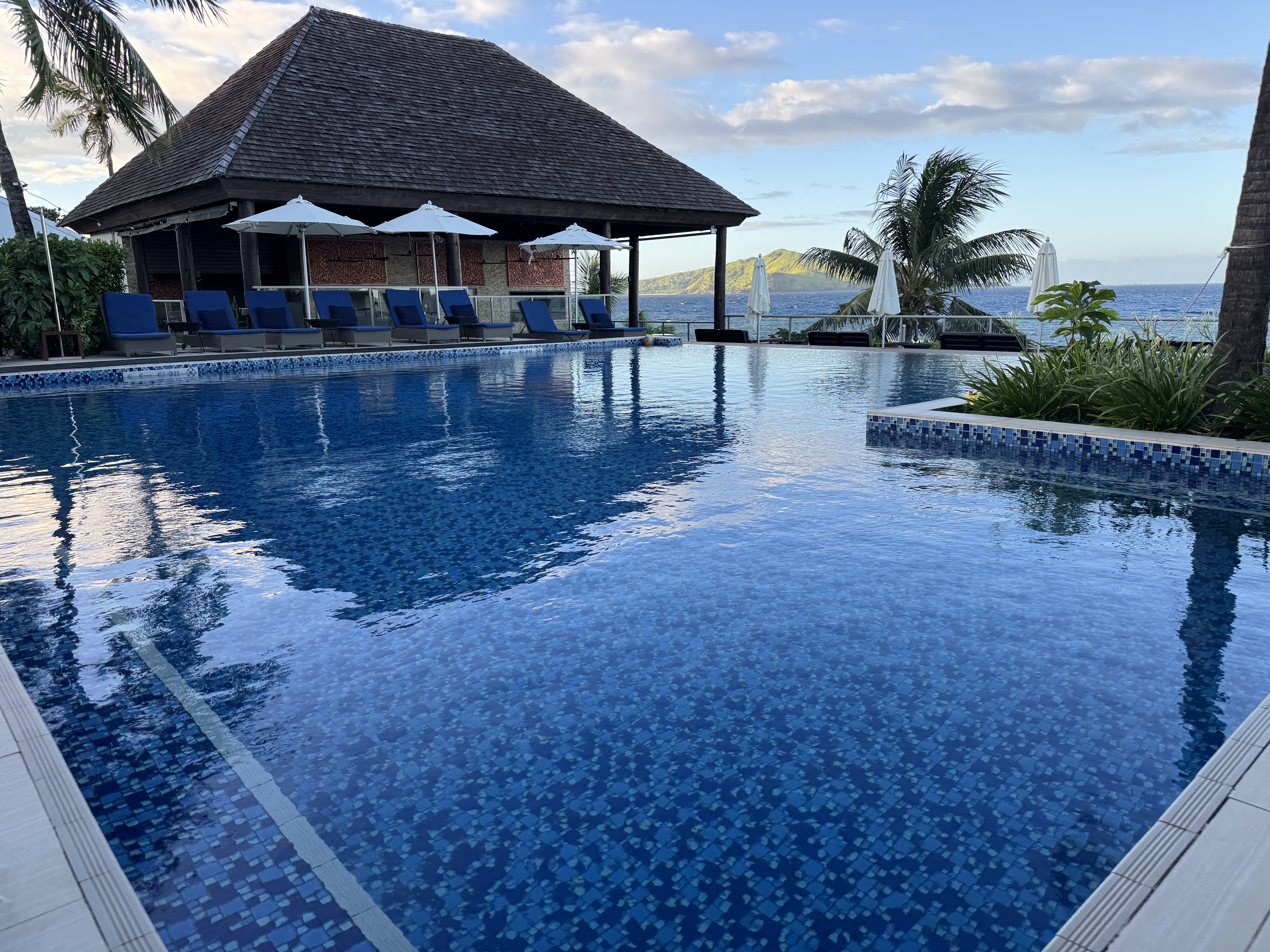 sheraton-tokoriki-island-pool-with-pool-bar-pavilion-island-view-in-background-1 Sheraton Tokoriki Island Pool with pool bar pavilion island view in background