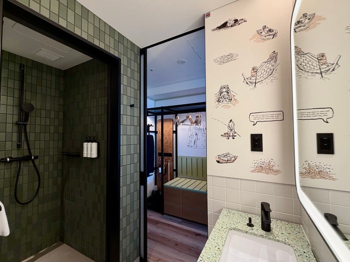caption-by-hyatt-kabutocho-tokyo-bathroom-wide-angle Caption by Hyatt Kabutocho Tokyo bathroom wide angle