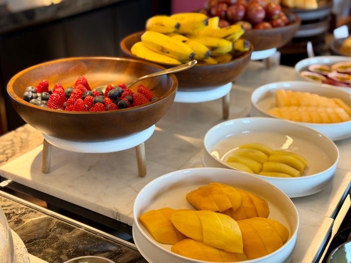 fairmont-hanoi-gold-lounge-breakfast-fruit Fairmont Hanoi Gold Lounge breakfast fruit