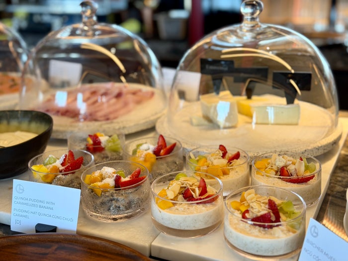 fairmont-hanoi-gold-lounge-breakfast-pots Fairmont Hanoi Gold Lounge breakfast pots