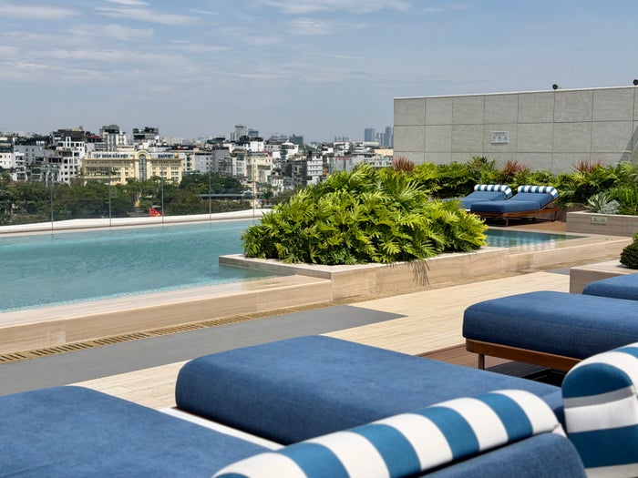 fairmont-hanoi-rooftop-pool-with-sunbeds Fairmont Hanoi rooftop pool with sunbeds