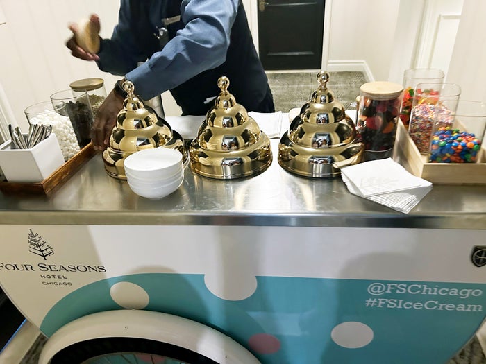 Four Season Chicago ice cream cart Four Season Chicago ice cream cart