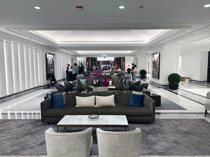 four-season-chicago-lobby-seating Four Season Chicago lobby seating