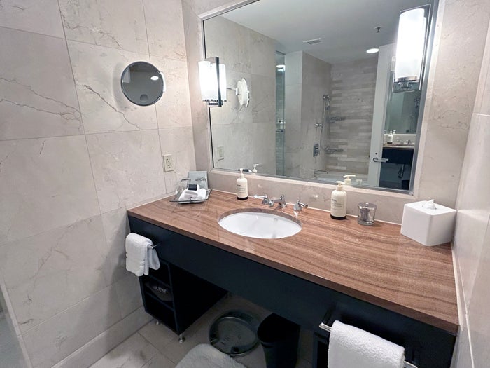 four-season-chicago-room-3805-bathroom-sink Four Season Chicago Room 3805 bathroom sink