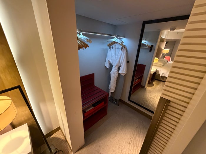 Grand Hyatt Tapei Closet in Suite Grand Hyatt Tapei Closet in Suite