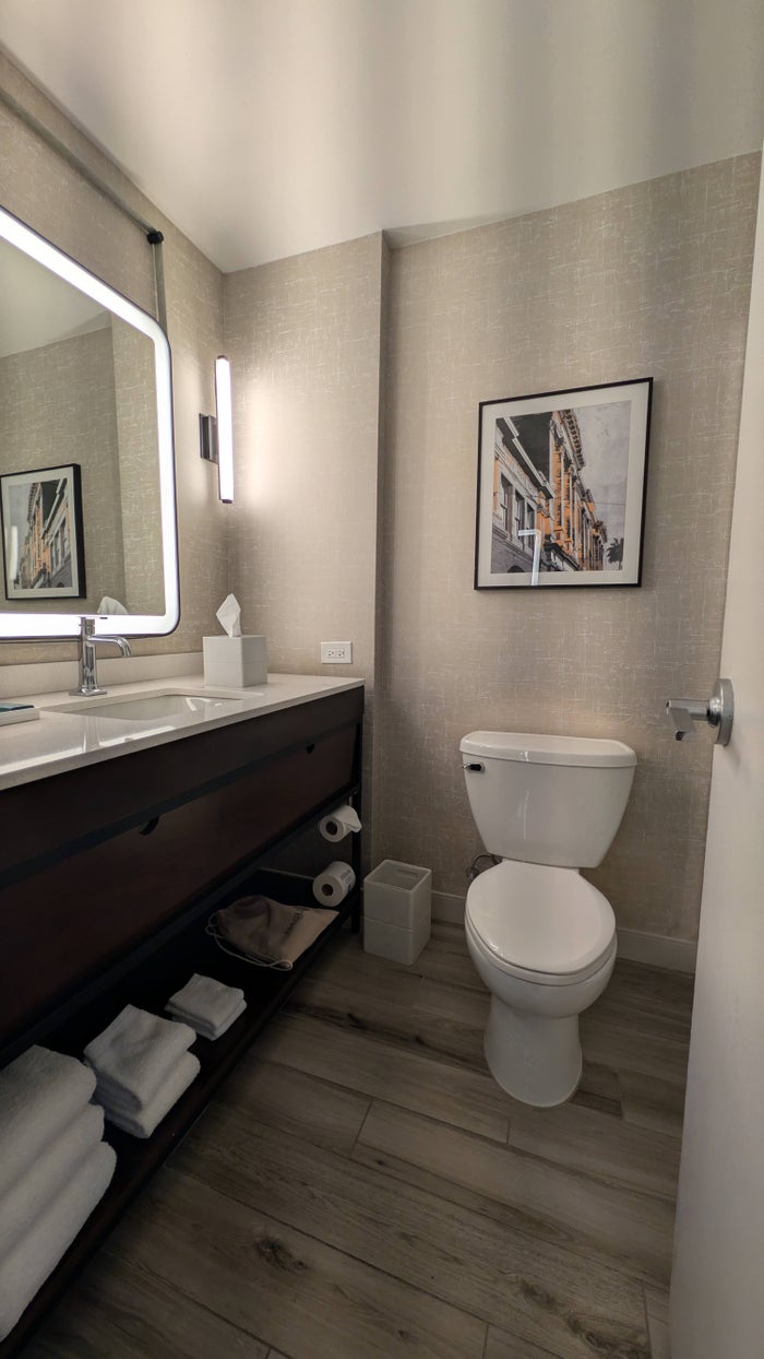 hilton-galveston-island-resort-bathroom Hilton Galveston Island Resort bathroom