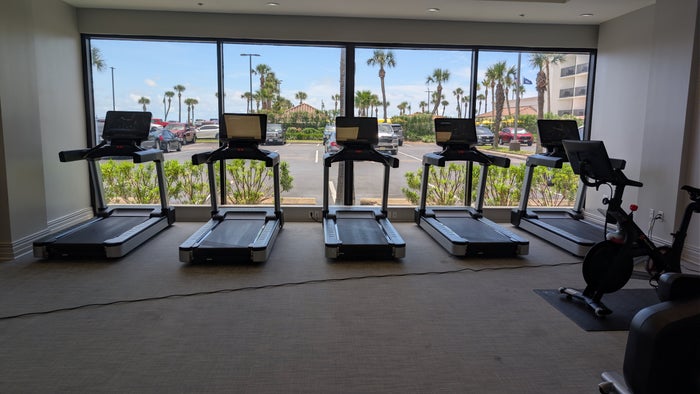 hilton-galveston-island-resort-fitness-center-cardio Hilton Galveston Island Resort fitness center cardio