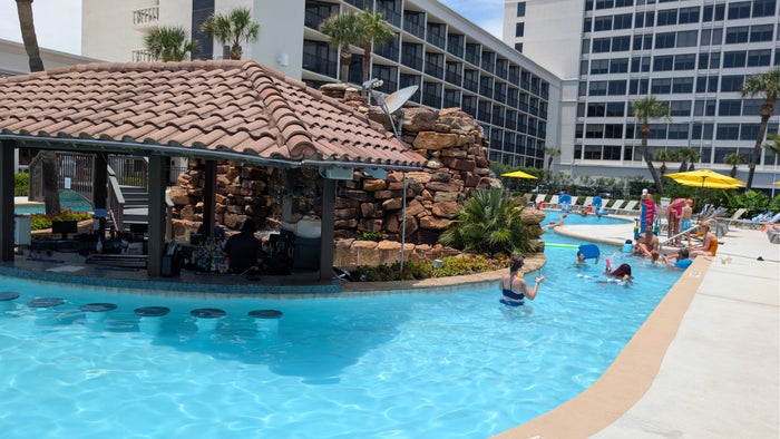 hilton-galveston-island-resort-swim-up-bar Hilton Galveston Island Resort swim up bar