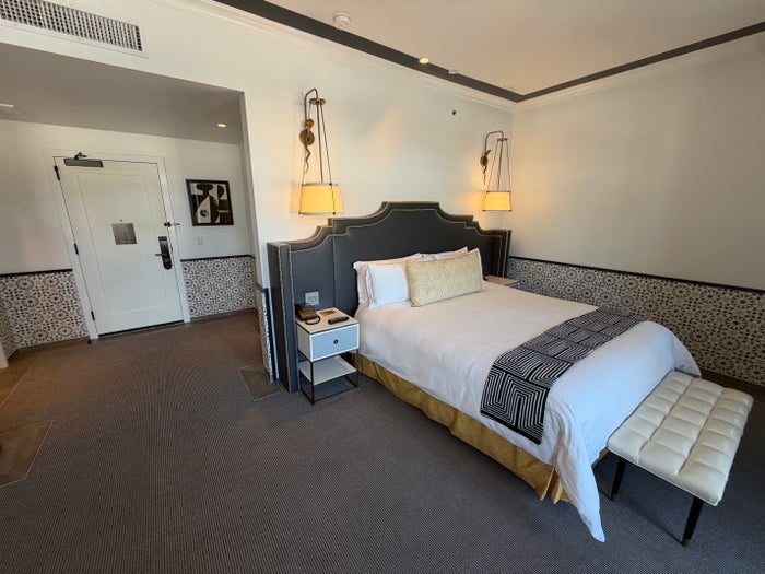 Hotel Califonian King Bed Room