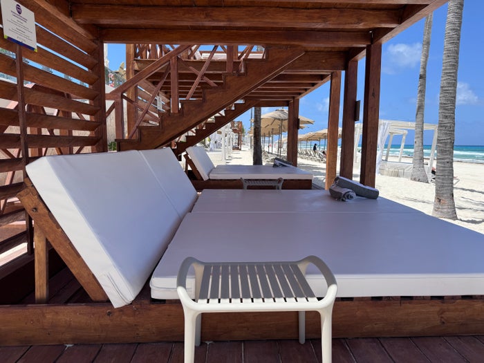 hyatt-zilara-cancun-beach-daybeds-stairs Hyatt Zilara Cancun Beach Daybeds Stairs
